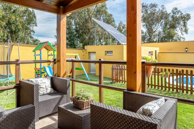 House with fast internet, private pool & garden | Garden view — photo 4