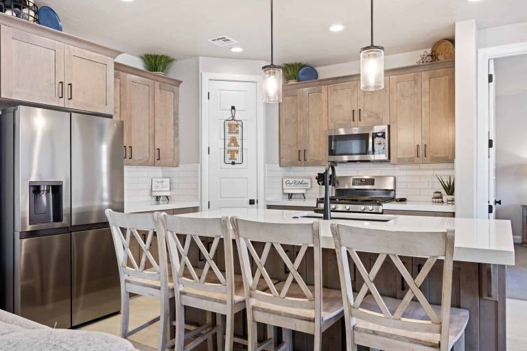 Fully equipped vacation home with hot tub, BBQ & pool | Pet-friendly — photo 4