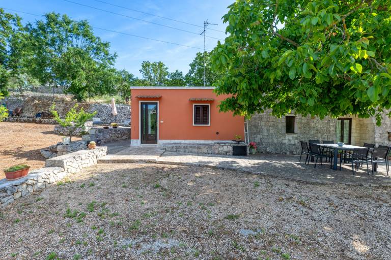 Trullo 'Dona Filomena' with Private Terrace, Private Garden and Wi-Fi in Fasano