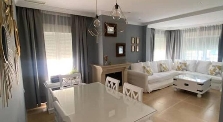 Villa with pool — photo 4