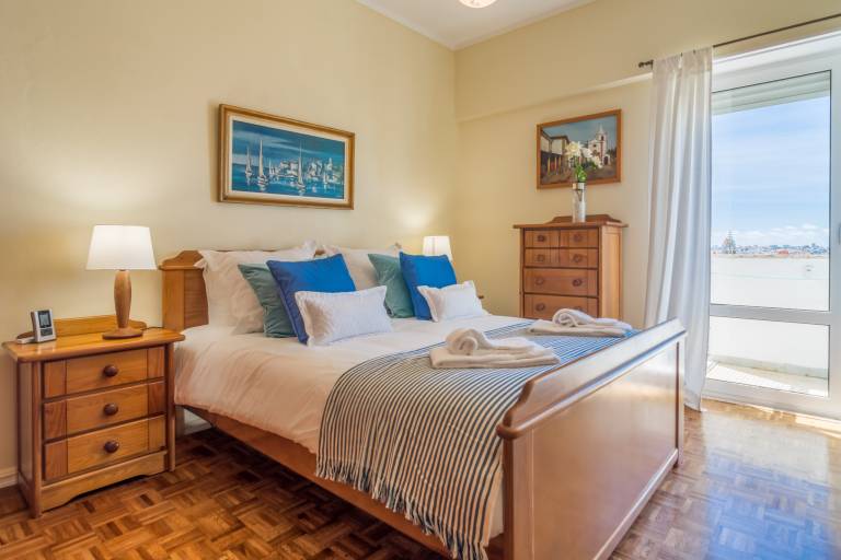 Holiday apartment with 2 rooms for 4 persons in Cascais