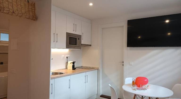 Apartment with patio & jacuzzi — photo 3