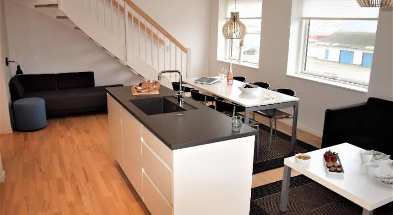 Ample rental apartment with patio | Suitable for remote work | Pet-friendly — photo 5