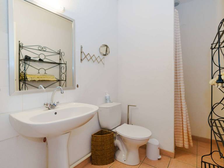 Cozy 3-Bedroom Villa with A/C, Terrace, and BBQ – 350m from Beach in Narbonne-Plage — photo 5