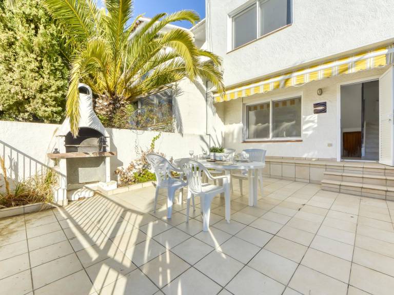 Fully equipped house with terrace, yard & barbecue | Pets allowed — photo 2