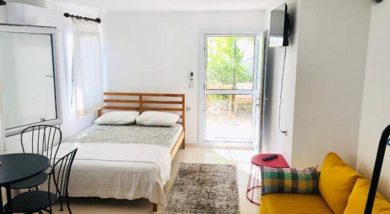 Apartment with patio, yard & barbecue in Mugla