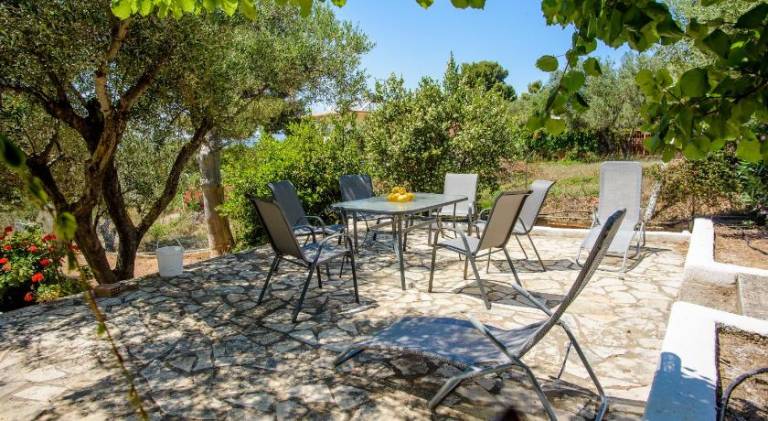 Vacation home with garden, terrace & grill | Next to the beach | Pet-friendly — photo 2