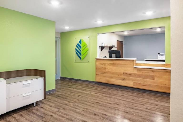 WoodSpring Suites Toledo Maumee — photo 3