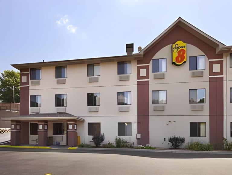 Super 8 by Wyndham Wheeling WV in Triadelphia, WV