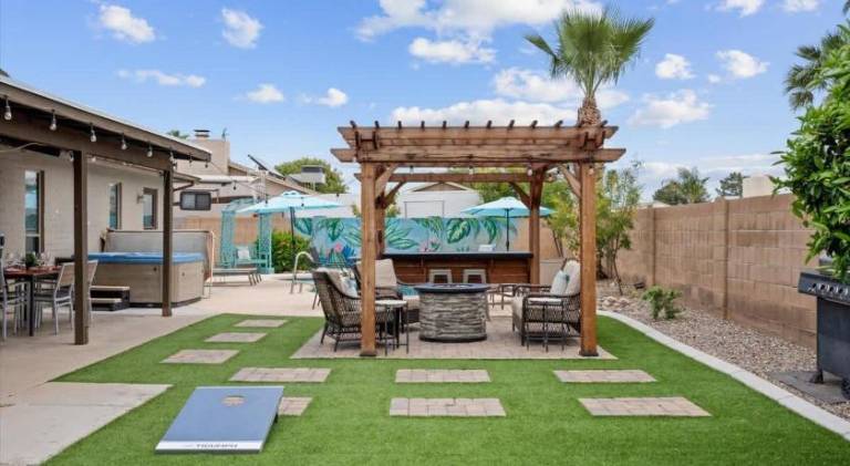 House with pool — photo 5