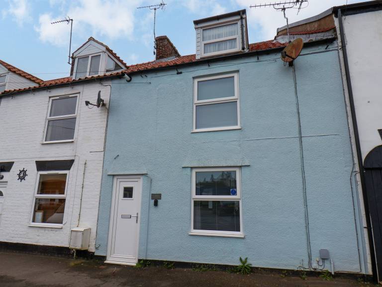 Fully equipped cottage with yard | Beach view | Dogs allowed in Bridlington