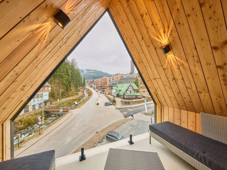 Rooftop Vista Maisonette & Relaxing Bath — photo 4