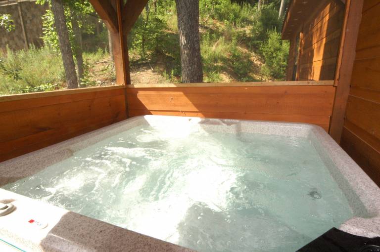 Pet Friendly Pool Table Arcade Hot Tub WiFi Fireplace — photo 3