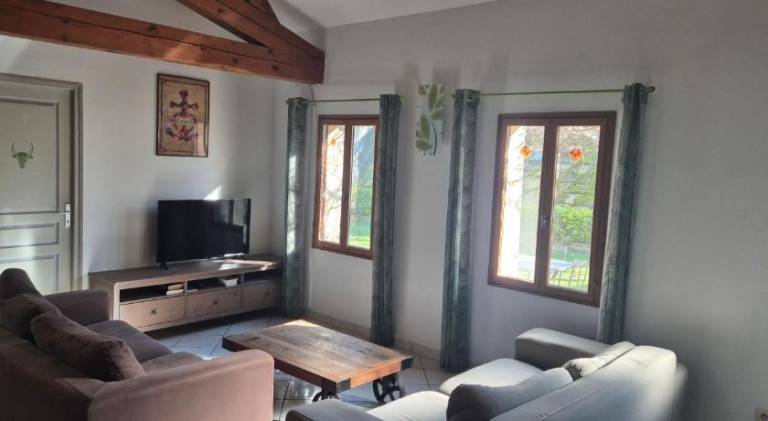 Vacation home with terrace, barbeque & garden — photo 2