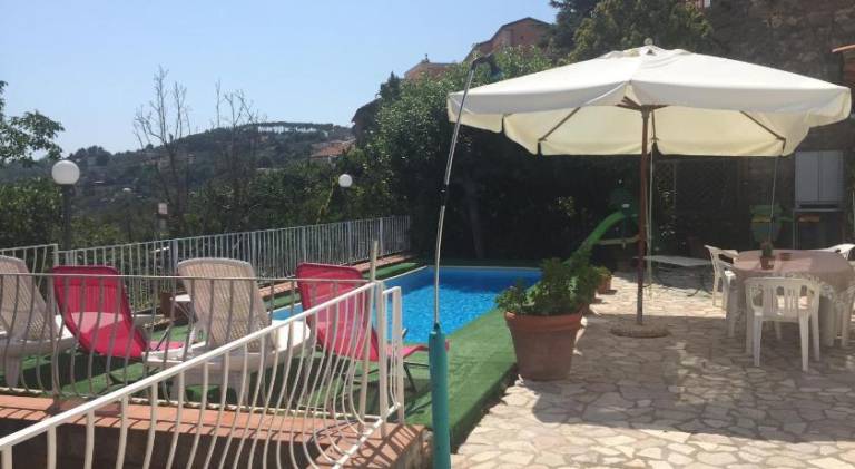 Vacation home with pool & jacuzzi in Sorrento