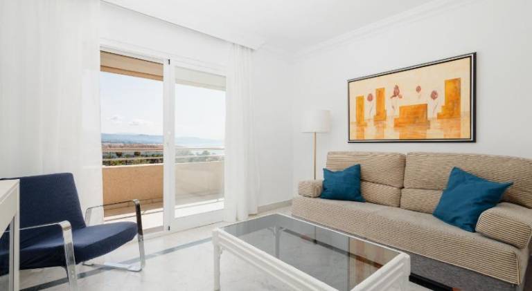 Holiday apartment with pool — photo 2