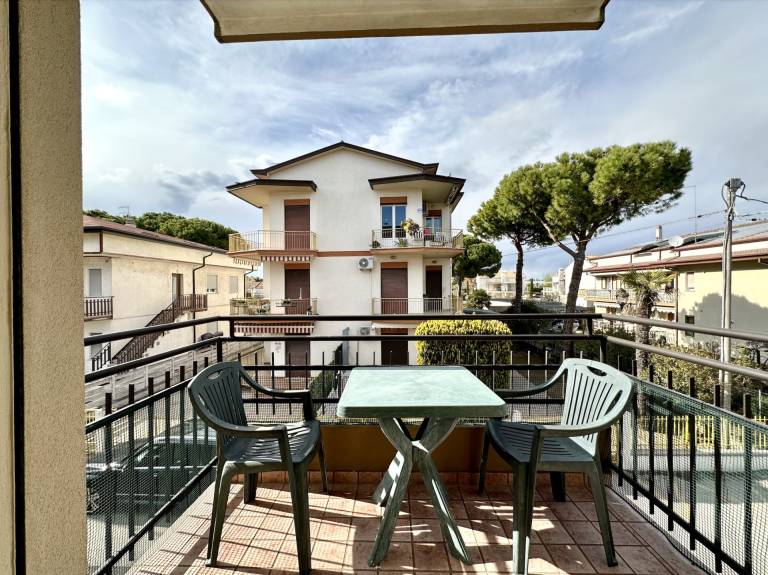 Holiday apartment with patio — photo 4