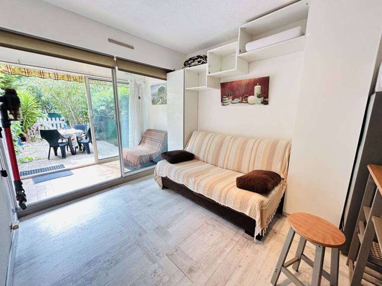 Cozy studio near the beach with private parking — photo 4