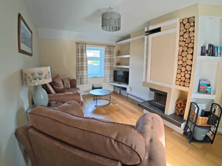 Family-oriented lovely cottage with yard & BBQ | River view | Pets are welcome — photo 2