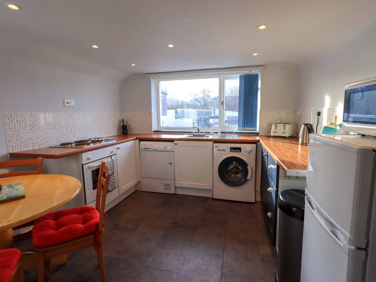 Family-oriented cottage with yard | Beach view | Dogs allowed — photo 5