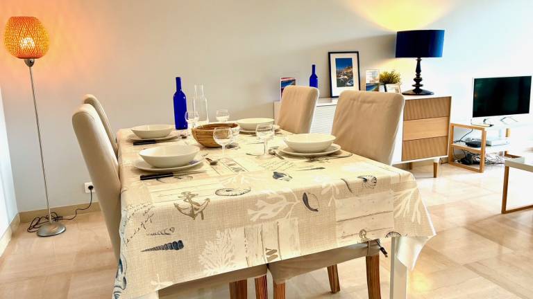Fully equipped charming rental apartment with patio & garden | Close to Castle Hill | Next to the beach | Dogs allowed — photo 5