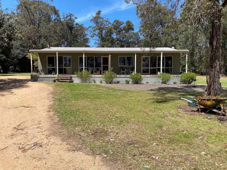 House Lake Tyers Beach