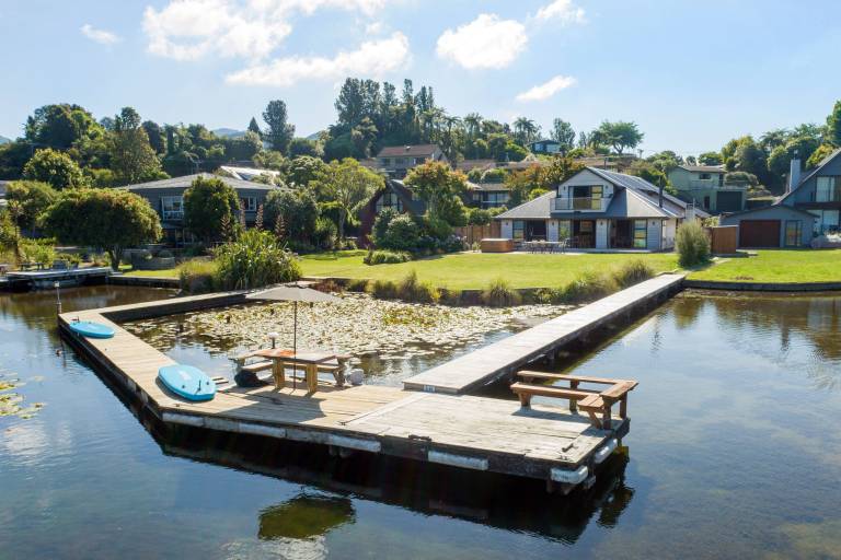 House  Lake Ōkareka