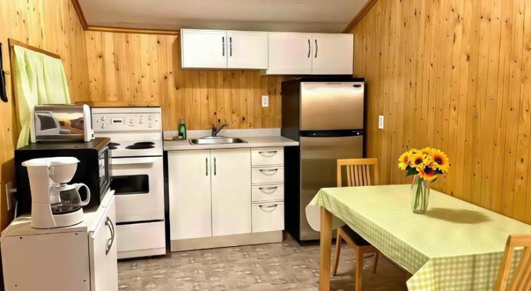 Vacation home with 2 rooms for 4 persons in Kawartha Lakes, ON