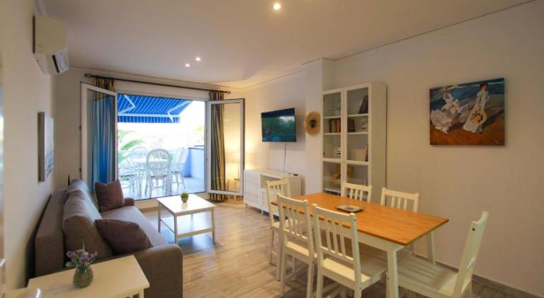 Fully equipped apartment with terrace, yard & pool | Close to the beach | Pets are welcome — photo 3