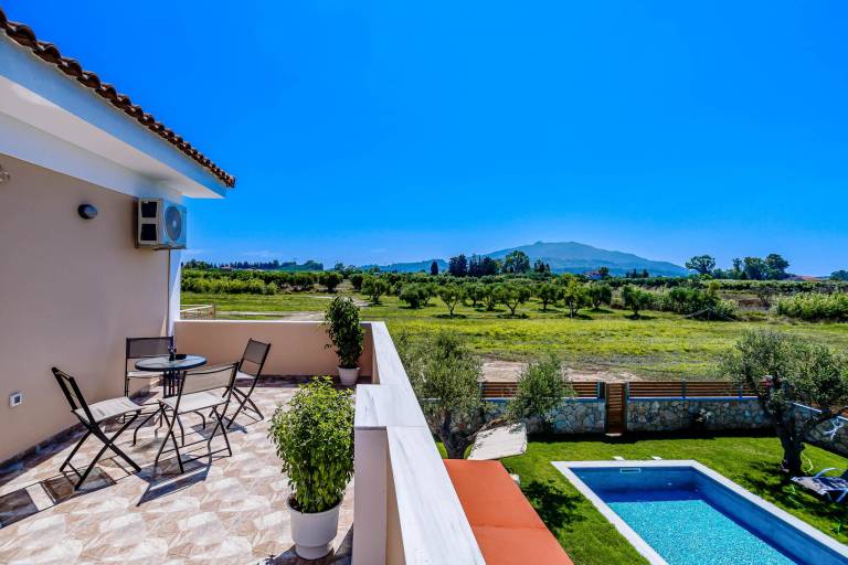 Fully equipped nice villa with BBQ, yard & patio | Pets are welcome — photo 3