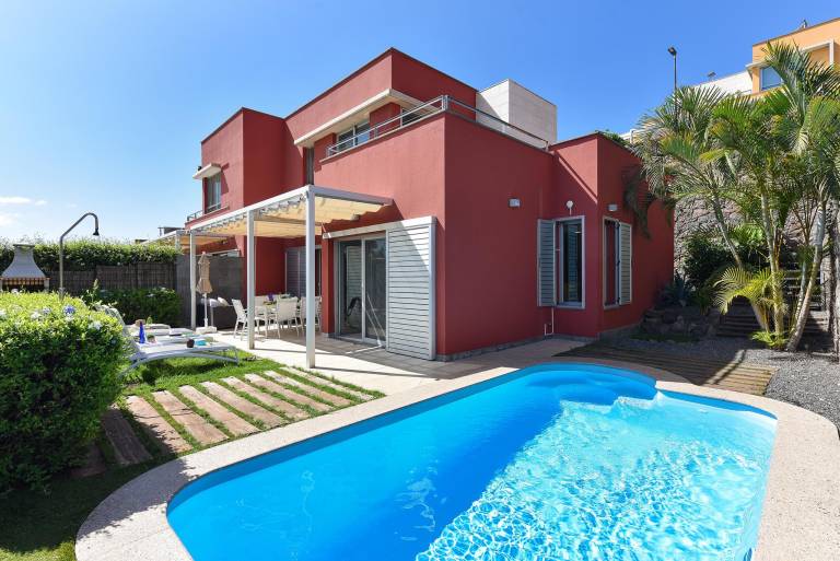 Villa with grill, terrace & yard — photo 4