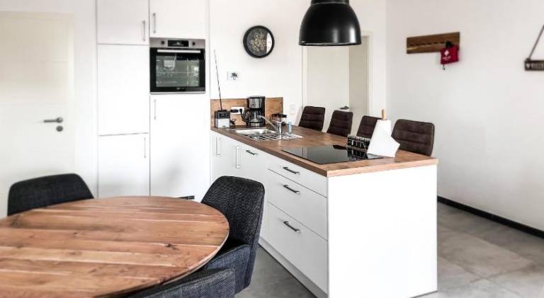 Family-oriented charming rental apartment with jacuzzi, patio & barbeque | Suitable for remote work | Pet-friendly — photo 3