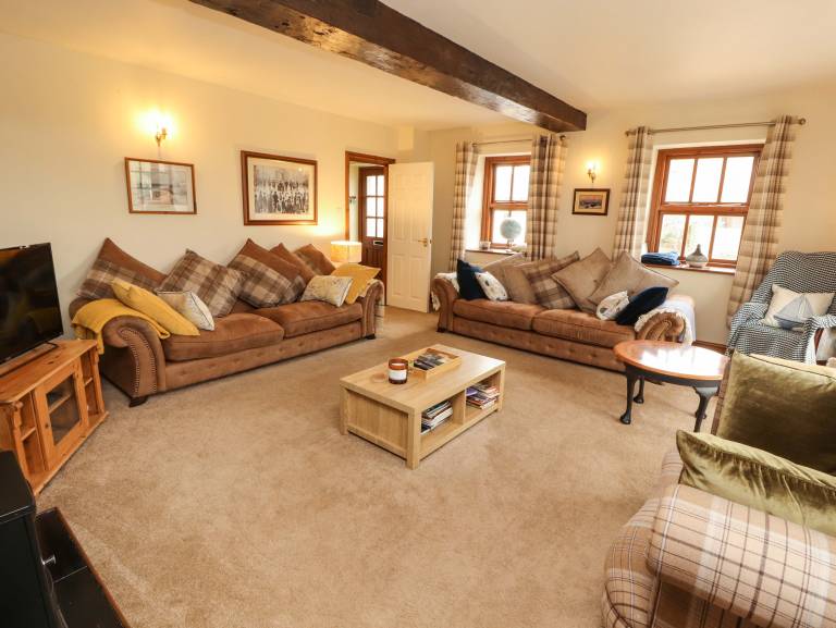Cottage with patio & yard — photo 4