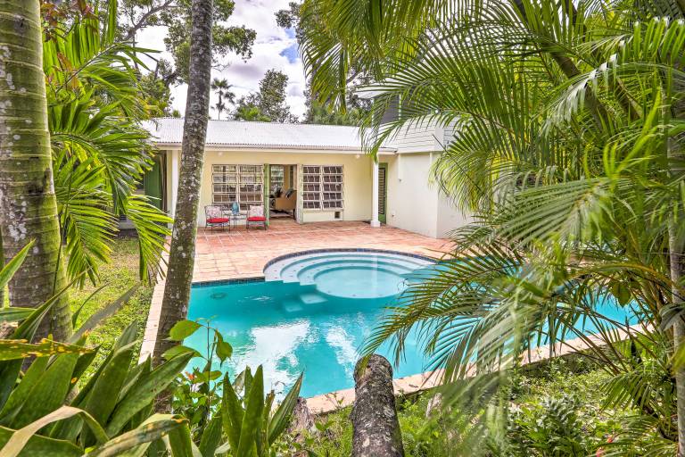 Bright St Thomas Getaway w Pool 3Mi to Magens Bay