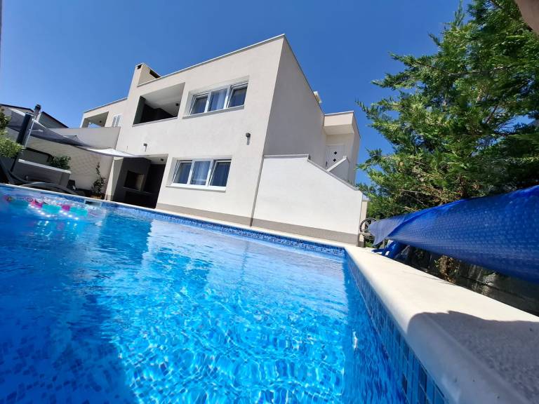 Villa with hot tub, barbeque & private pool in Trogir