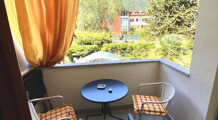 Rental apartment with patio — photo 3