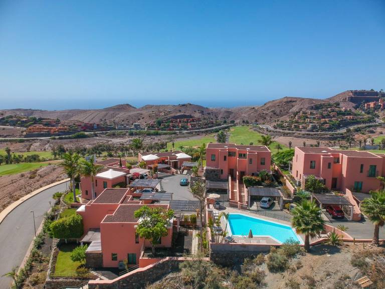 Villa with pool | Pets are welcome — photo 3