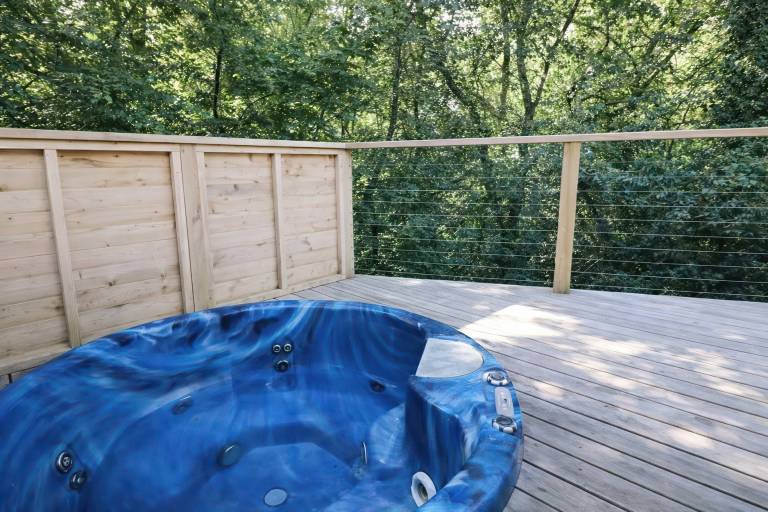 Children-friendly charming cottage with hot tub & yard | Pet-friendly — photo 4