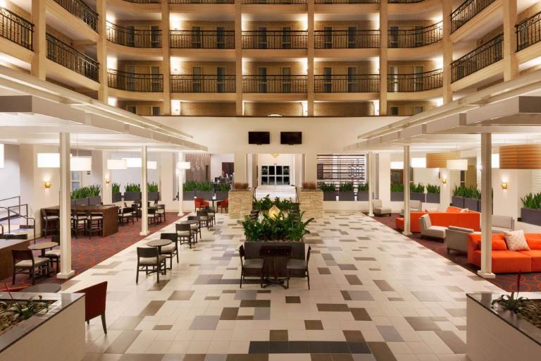 Embassy Suites by Hilton Baton Rouge — photo 2