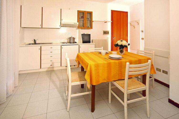 Charming holiday apartment with terrace, yard & pool | Dogs allowed — photo 4