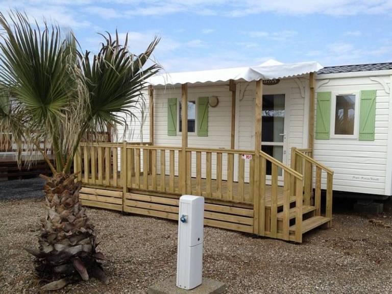 Charming mobile home with terrace, BBQ & heated pool | Beach nearby | Pets are welcome — photo 4
