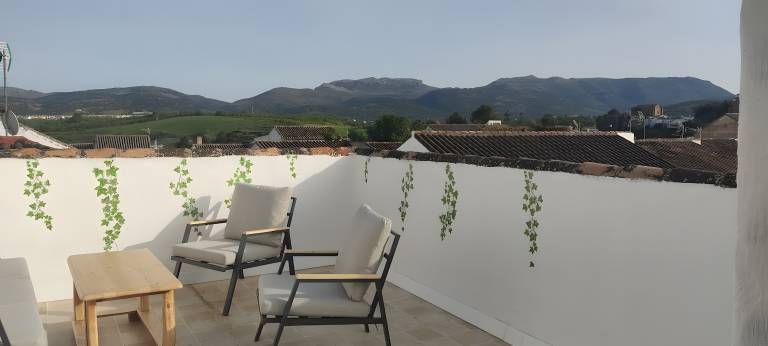 Vacation home with terrace & fast internet | Close to Tajo de Ronda | Mountain view — photo 3