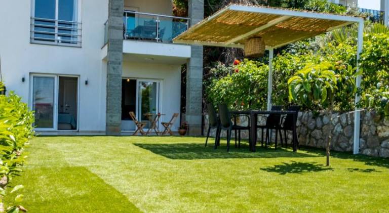 2+1 House in Bodrum center with sea view and big private garden — photo 3