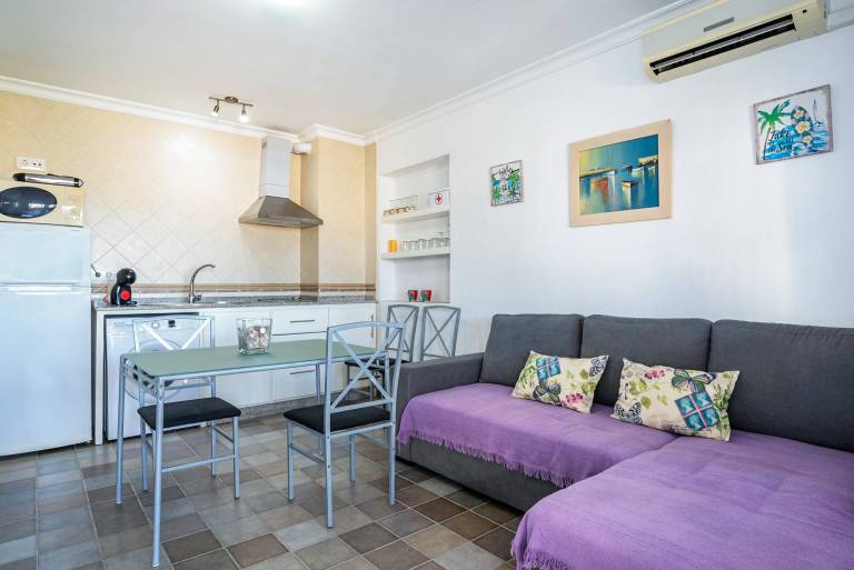 Beachfront House Bolonia 2 - 2 min to Beach, Sea Views & Wi-Fi — photo 4