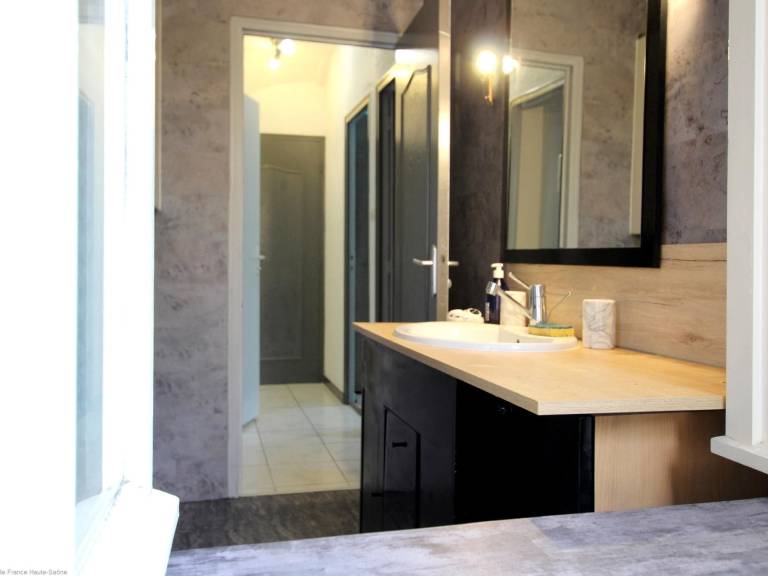 Renovated 3-bedroom apartment in Luxeuil-les-Bains — photo 5