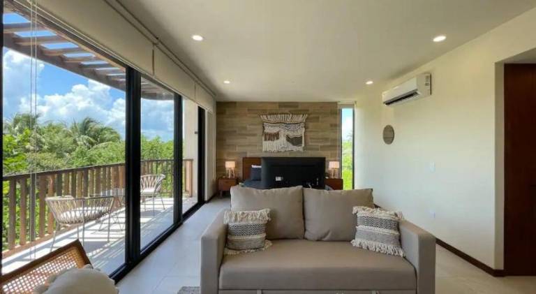 Apartment with pool — photo 2