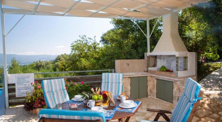 Big villa with jacuzzi, private pool & patio | Pets allowed — photo 4