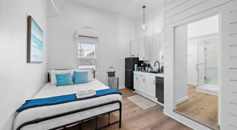 Modern Downtown Galveston Loft, Walk to The Strand — photo 2