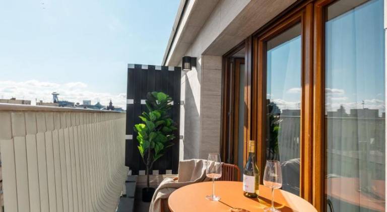 Serviced apartment with patio & sauna | Near Bratislava Castle — photo 2