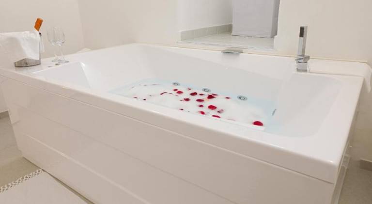Holiday apartment with hot tub — photo 5